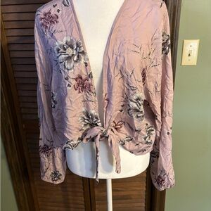 🌸Charlotte Russe Pink Tie-Front Shrug🌸